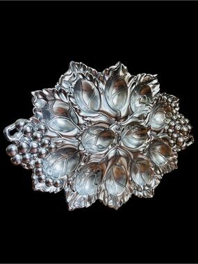 ARTHUR COURT 2004 GRAPE DEVILED EGG HOLDER Mint Excellent Condition
